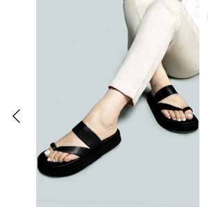 Rag & Co."BULLOCK" Black Leather Toe Ring Molded Footbed Sandals 8US/39 …